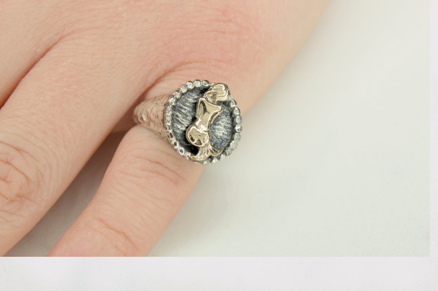 ANELLO CHEVALIER TONDO SOGGETTI SCARAMANTICI/NAPOLETANI